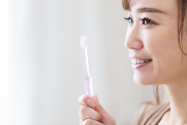 歯の黄ばみを白くする方法